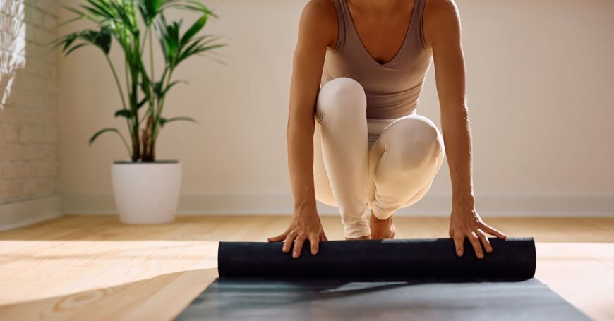 Jooga on hyvä hyvinvointijumppa, joka lisää kehon liikkuvuutta ja parantaa mielen ja kehon hyvinvointia.