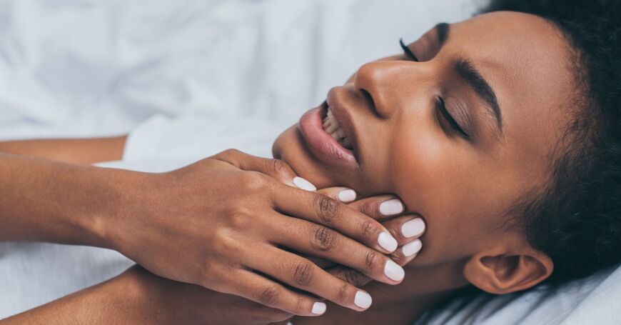 Bruksismi on hampaiden tahdosta riippumatonta narskuttelua tai tarpeetonta hampaiden yhteen puremista.